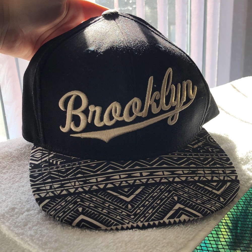 BROOKLYN SNAP BACK MENS SIZE ONE FITS ALL